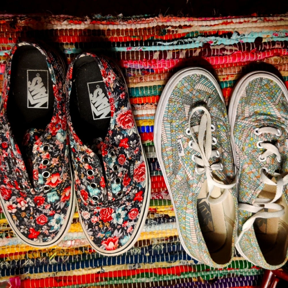 2 pairs of vans - Picture 1 of 5
